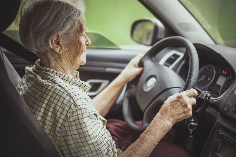 Elderly Care Manhassett NY - Make Sure Your Mom Uses These Tips When Driving Alone